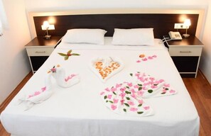 Standard Double or Twin Room, Terrace, Sea View | In-room safe, free cots/infant beds, rollaway beds, free WiFi
