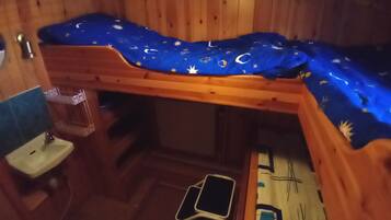 Room (Tremanshytt) | Free WiFi, bed sheets