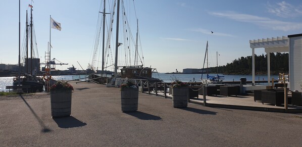 المنشأة من الخارج