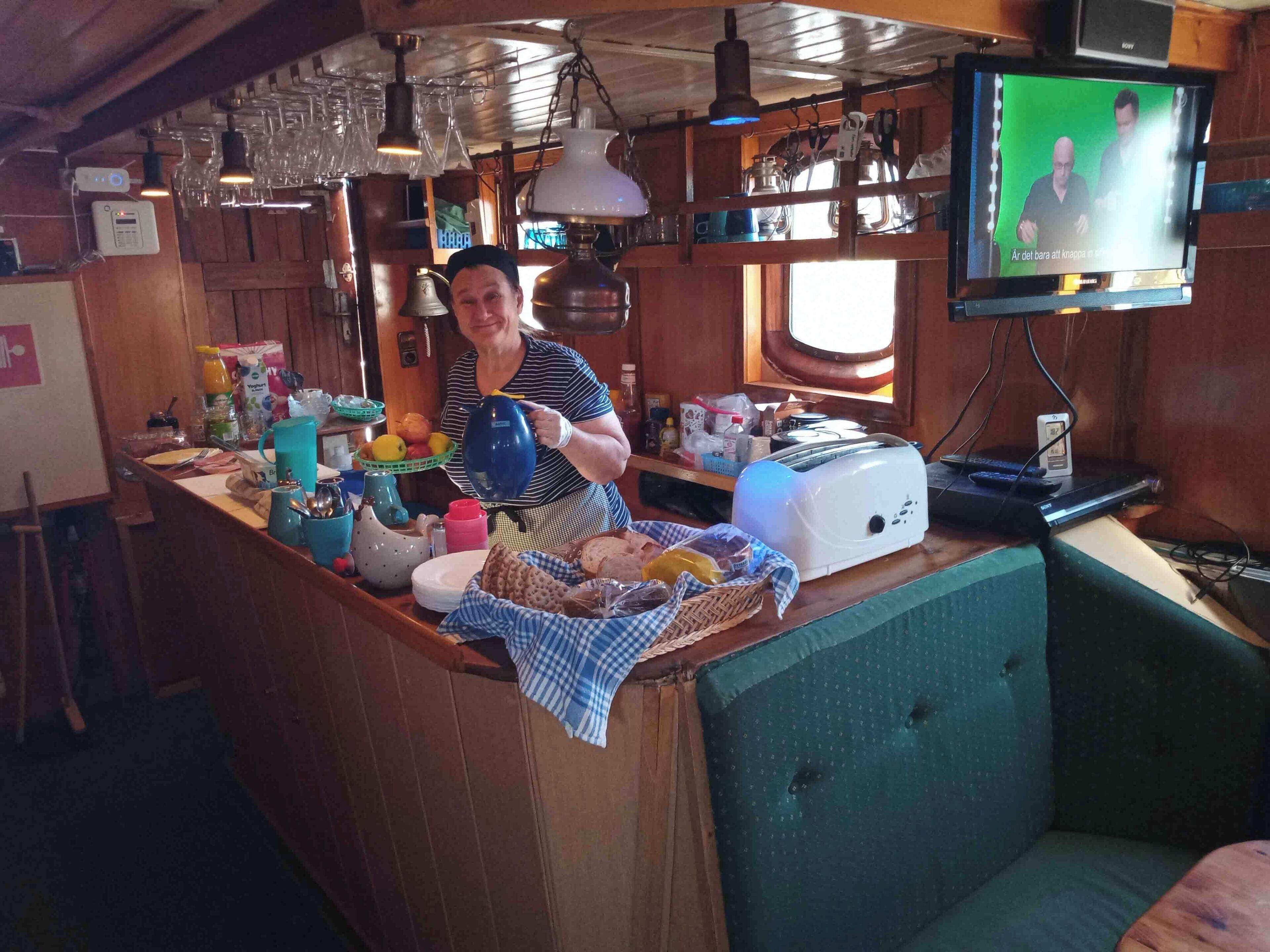 Daily buffet breakfast (SEK 100 per person)