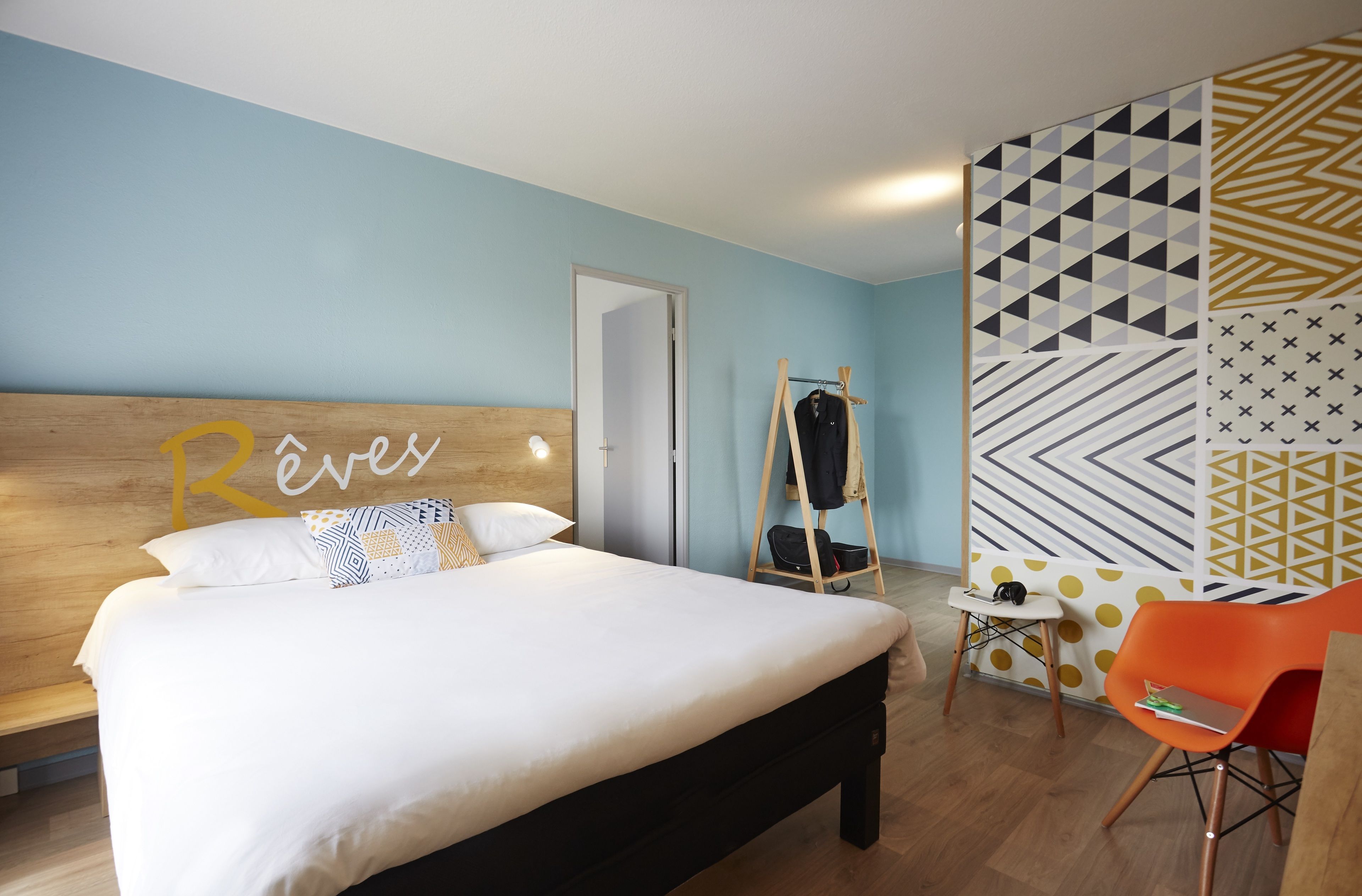 Familiekamer | Een kluis op de kamer, een bureau, geluiddichte muren