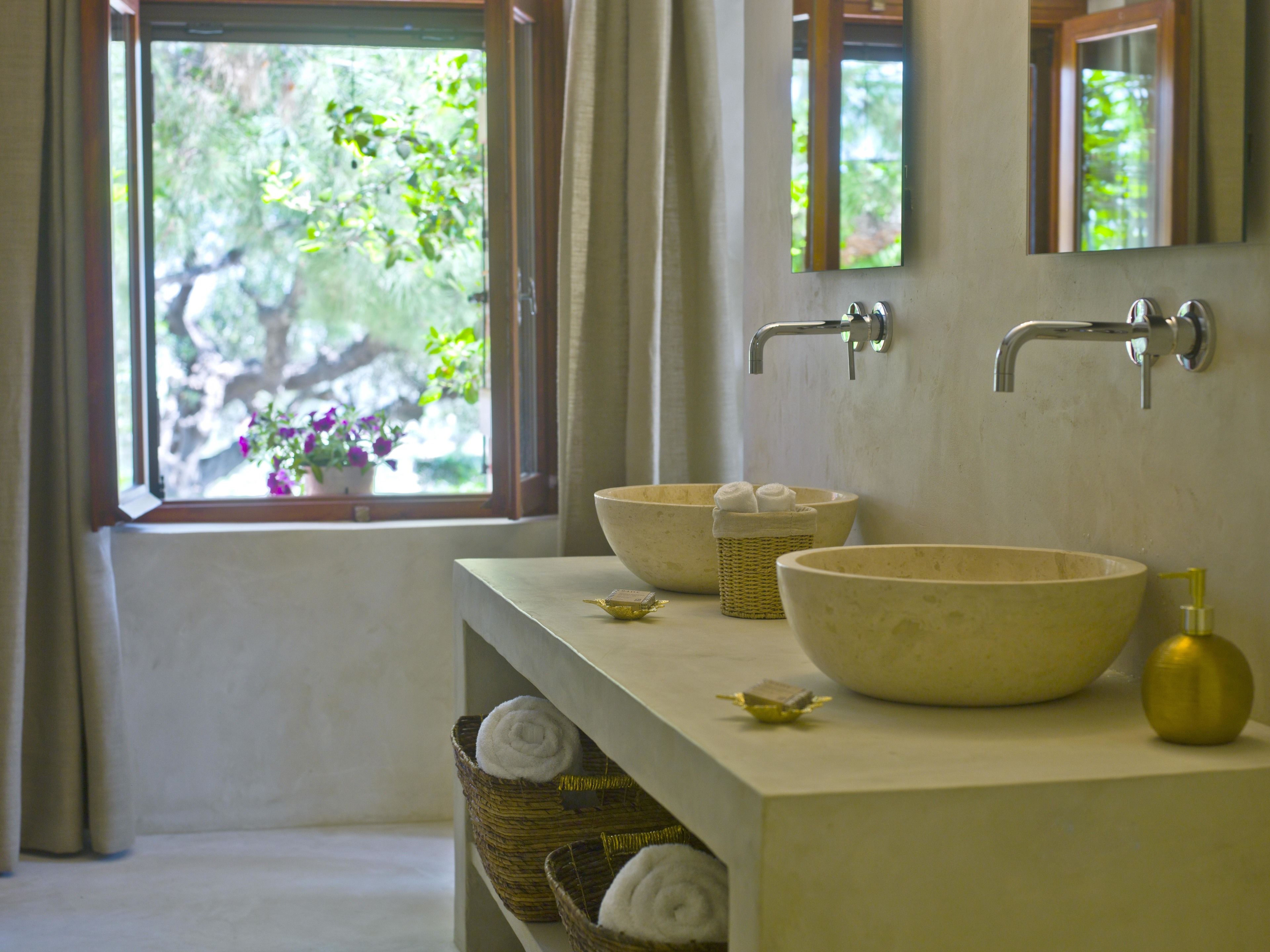 junior suite (malvasia) | bathroom | shower, free toiletries, hair dryer, bathrobes