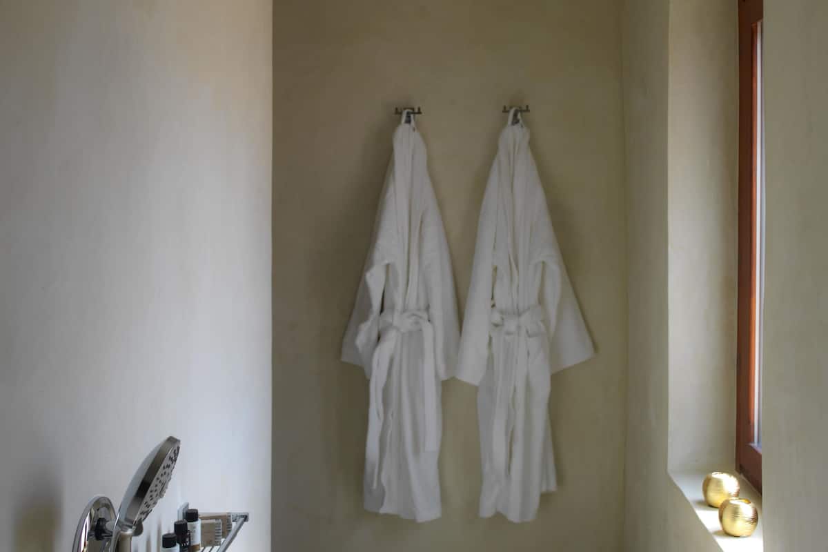 junior suite (malvasia) | bathroom | shower, free toiletries, hair dryer, bathrobes