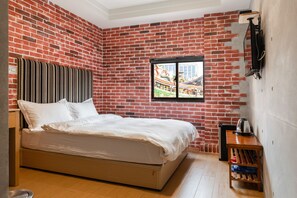 Free WiFi, bed sheets - Long Shan Hotel (Taipei)