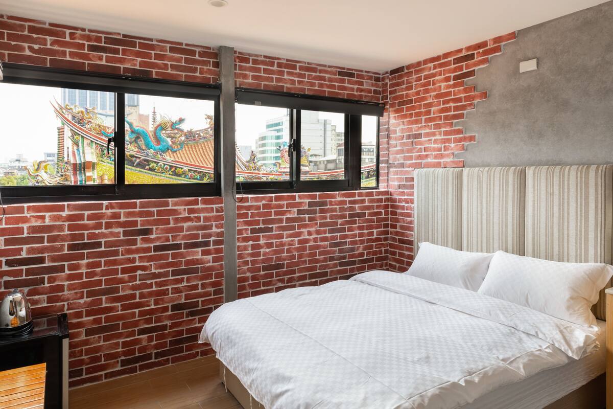 Deluxe Double Room, 1 Double Bed | WiFi (free), bed sheets
