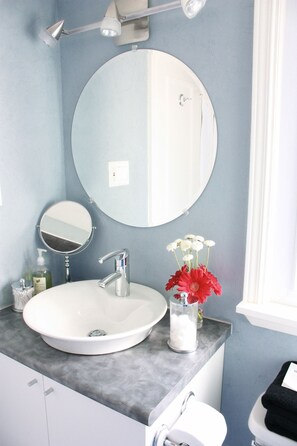 Stone Boutique Suites – Rolling Stone Suite , 1 Bedroom Apartment | Bathroom