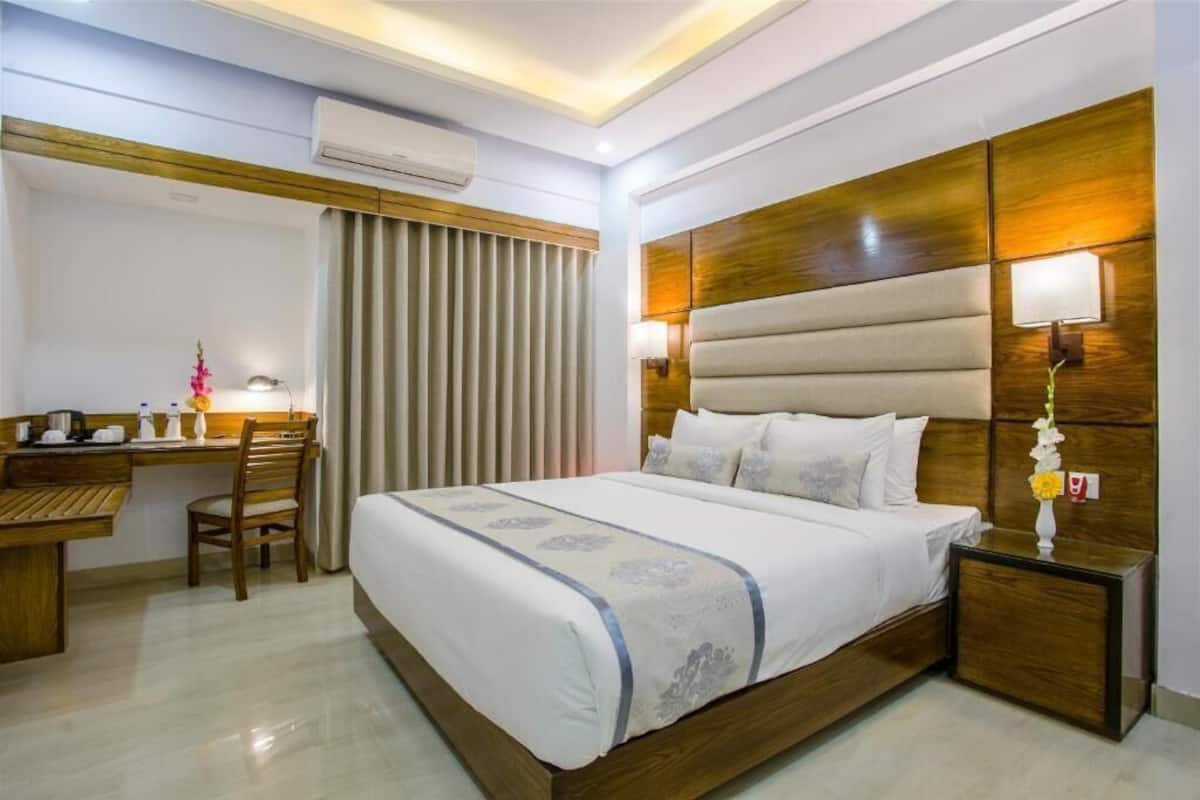 Minibar, in-room safe, individually furnished, desk