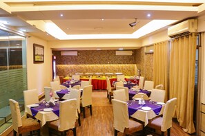 Breakfast, lunch, dinner served; international cuisine 