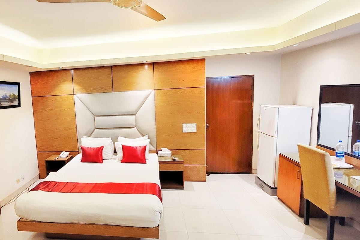 Minibar, in-room safe, individually furnished, desk