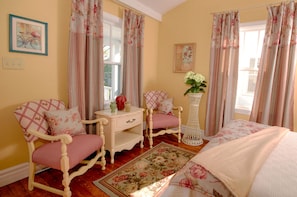 Room, 1 Queen Bed | Individually decorated, individually furnished, iron/ironing board - Telegraph House (Baddeck)