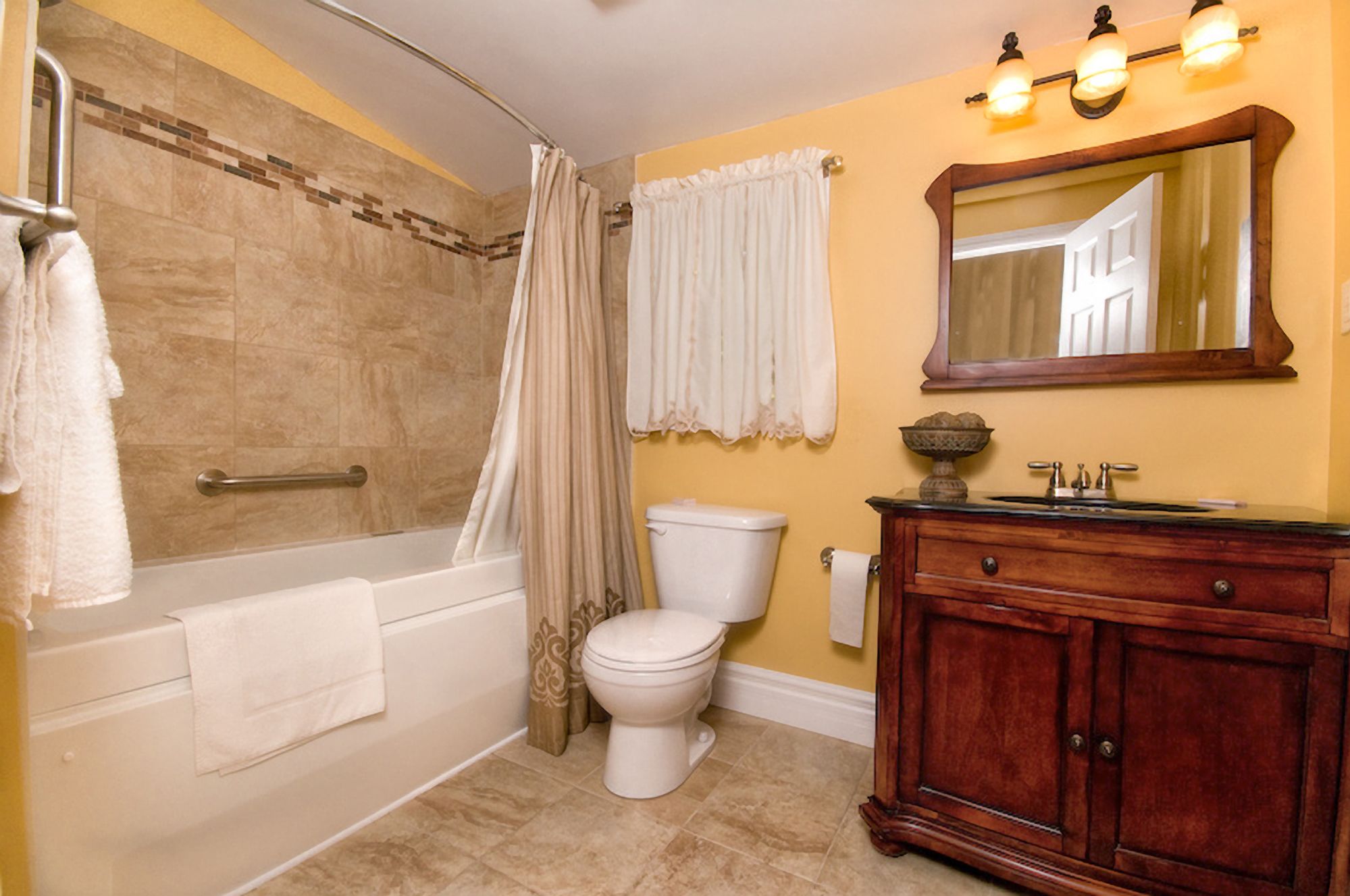 room, 1 queen bed | bathroom | free toiletries, hair dryer, towels