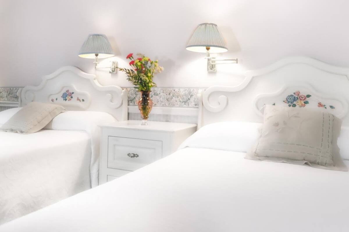 1 bedroom, individually decorated, individually furnished