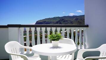 Apartment, 2 Bedrooms, Patio, Sea View (2-4 people) | Outdoor dining