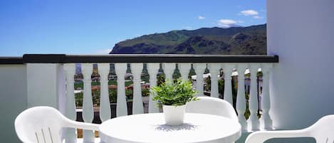 Apartment, 2 Bedrooms, Patio, Sea View (2-4 people) | Outdoor dining