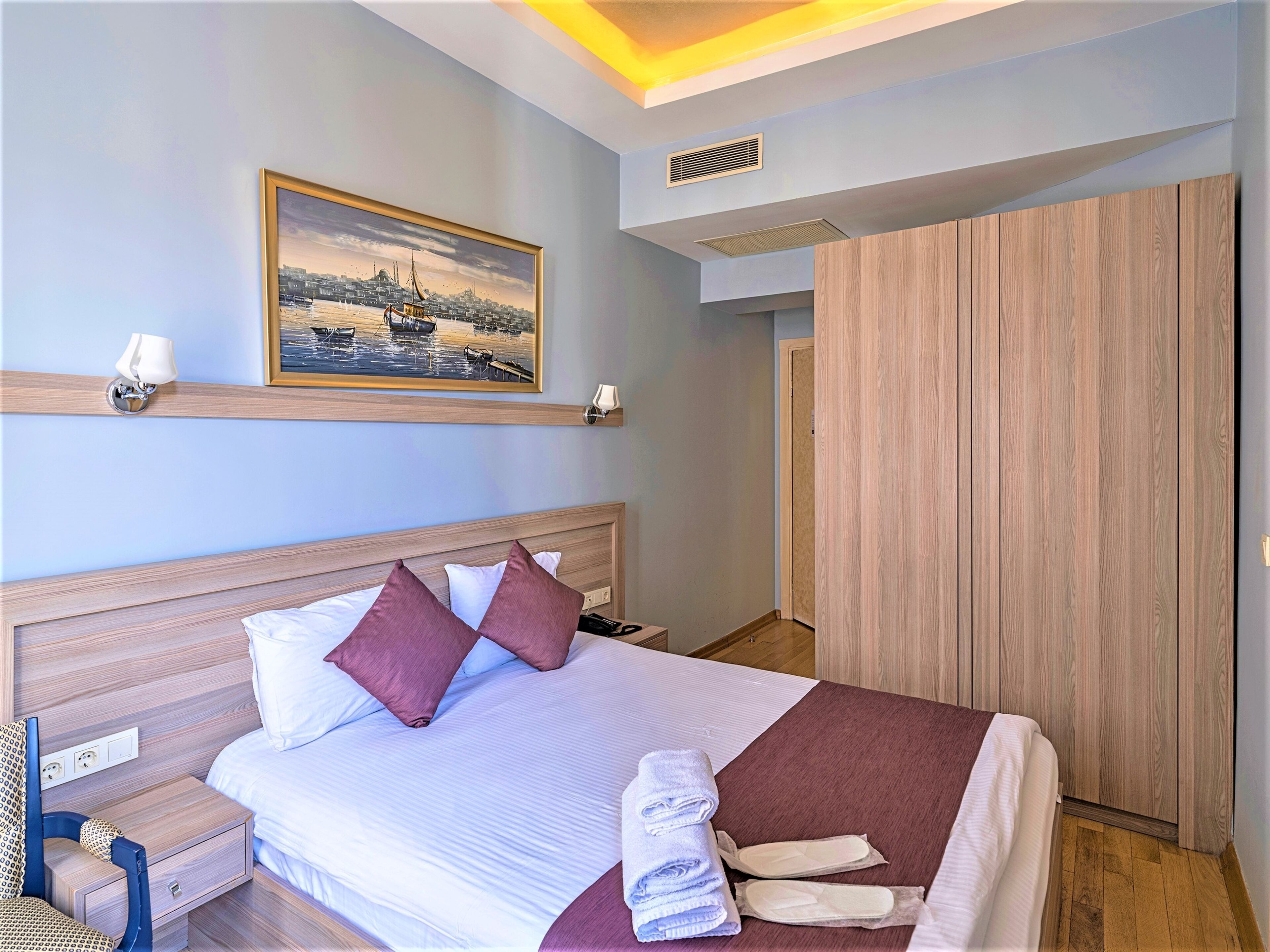 Standard Room | Premium bedding, minibar, in-room safe, individually decorated