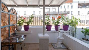 Deluxe Balcony Room | Sängtillbehör av högsta kvalitet och minibar