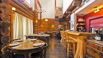 Phục vụ bữa sáng