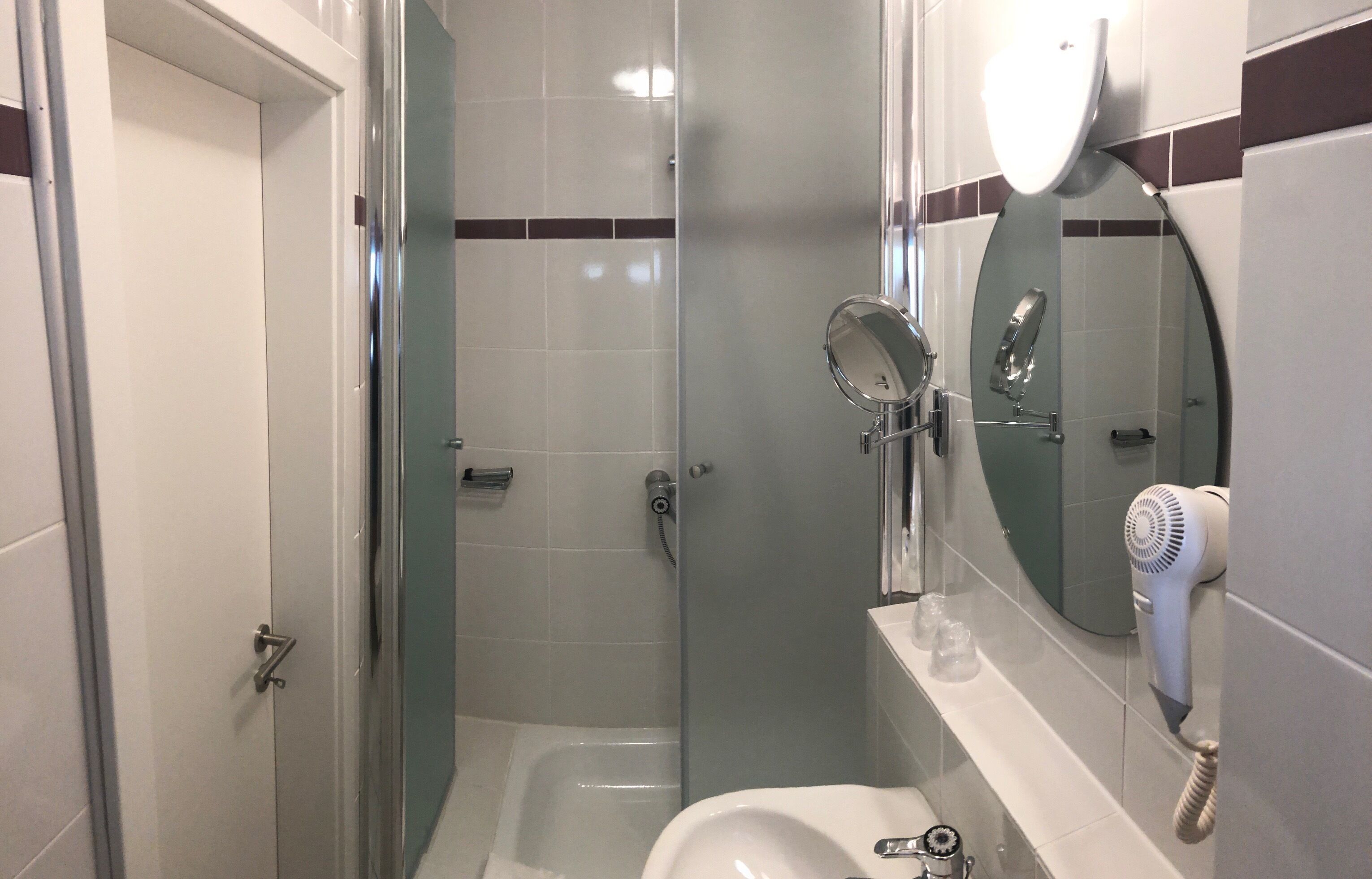 comfort double room, 1 king bed, terrace, ground floor | bathroom | free toiletries, hair dryer, towels