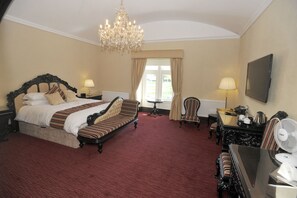 Executive Suite, 1 Queen Bed | In-room safe, iron/ironing board, free WiFi, bed sheets