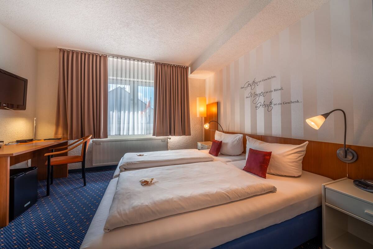 standard double room | free minibar, in-room safe, desk, free wifi