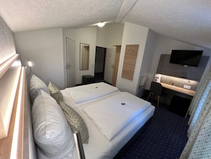 Comfort dubbelrum | Gratis produkter i minibar, värdeförvaringsskåp på rummet och skrivbord