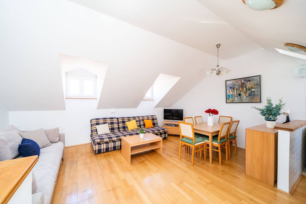 Leilighet, 2 soverom, byutsikt (Duplex) | Oppholdsområde | TV