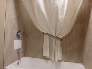 Deluxe-værelse - 2 dobbeltsenge - ikke-ryger | Badeværelse | Gratis toiletartikler, hårtørrer, håndklæder