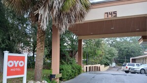 A hotel entrance with a sign reading "OYO HOTEL" and a building number "745". - OYO Hotel Tallahassee Downtown (Tallahassee)