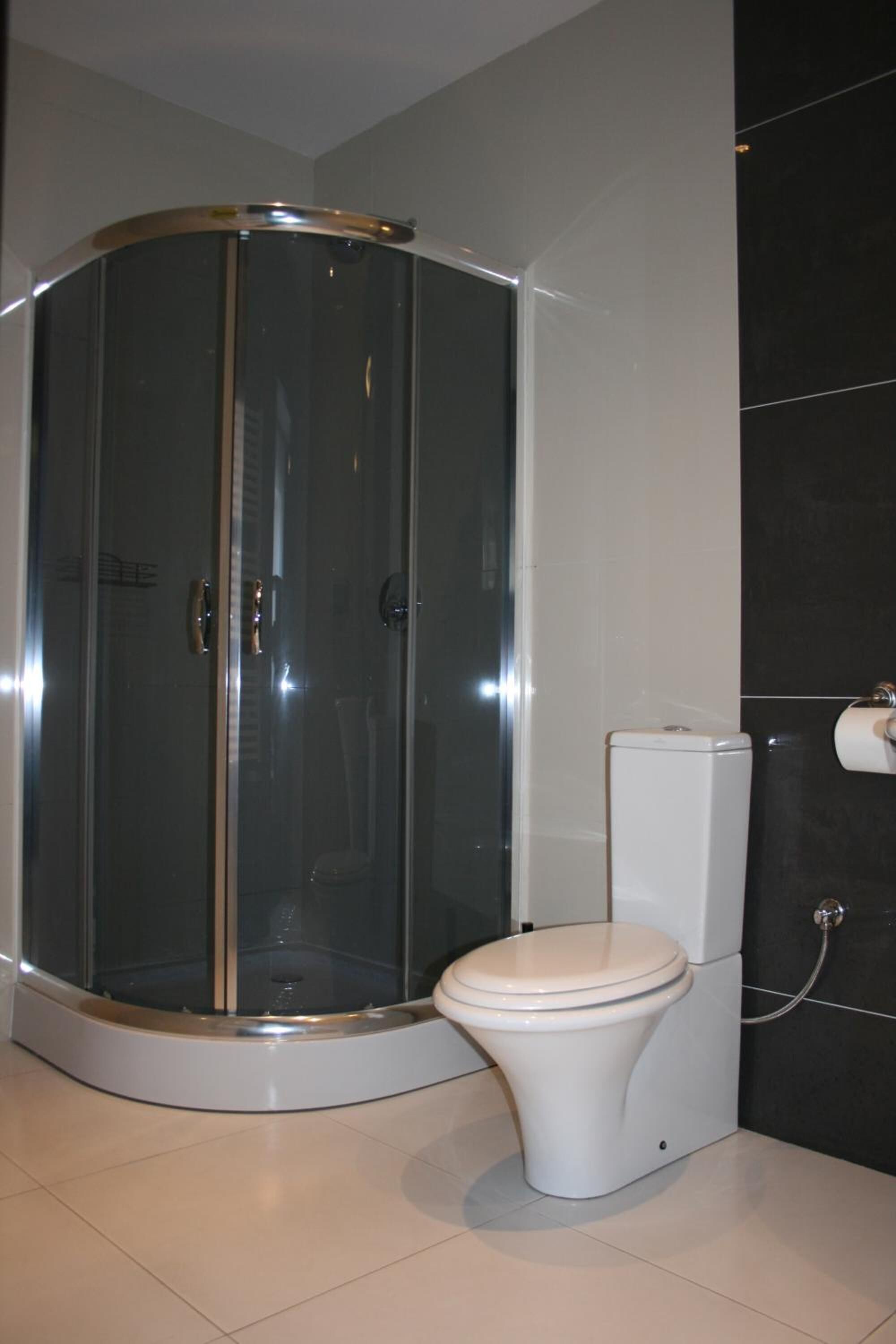 shower, free toiletries, towels