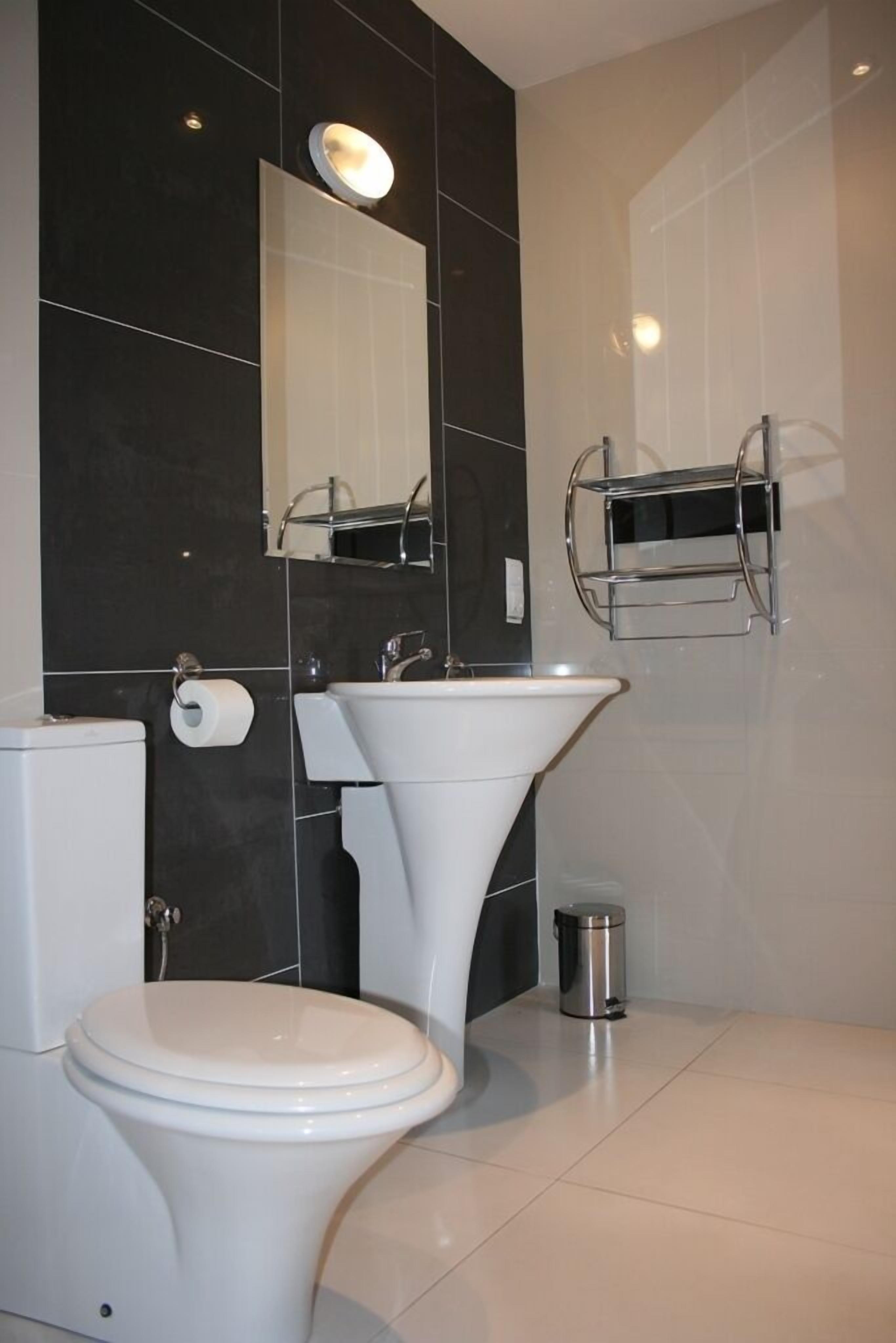 standard double or twin room | bathroom | shower, free toiletries, towels