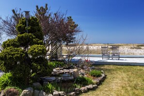 Property grounds - East Harbour Motel and Cottages (North Truro)