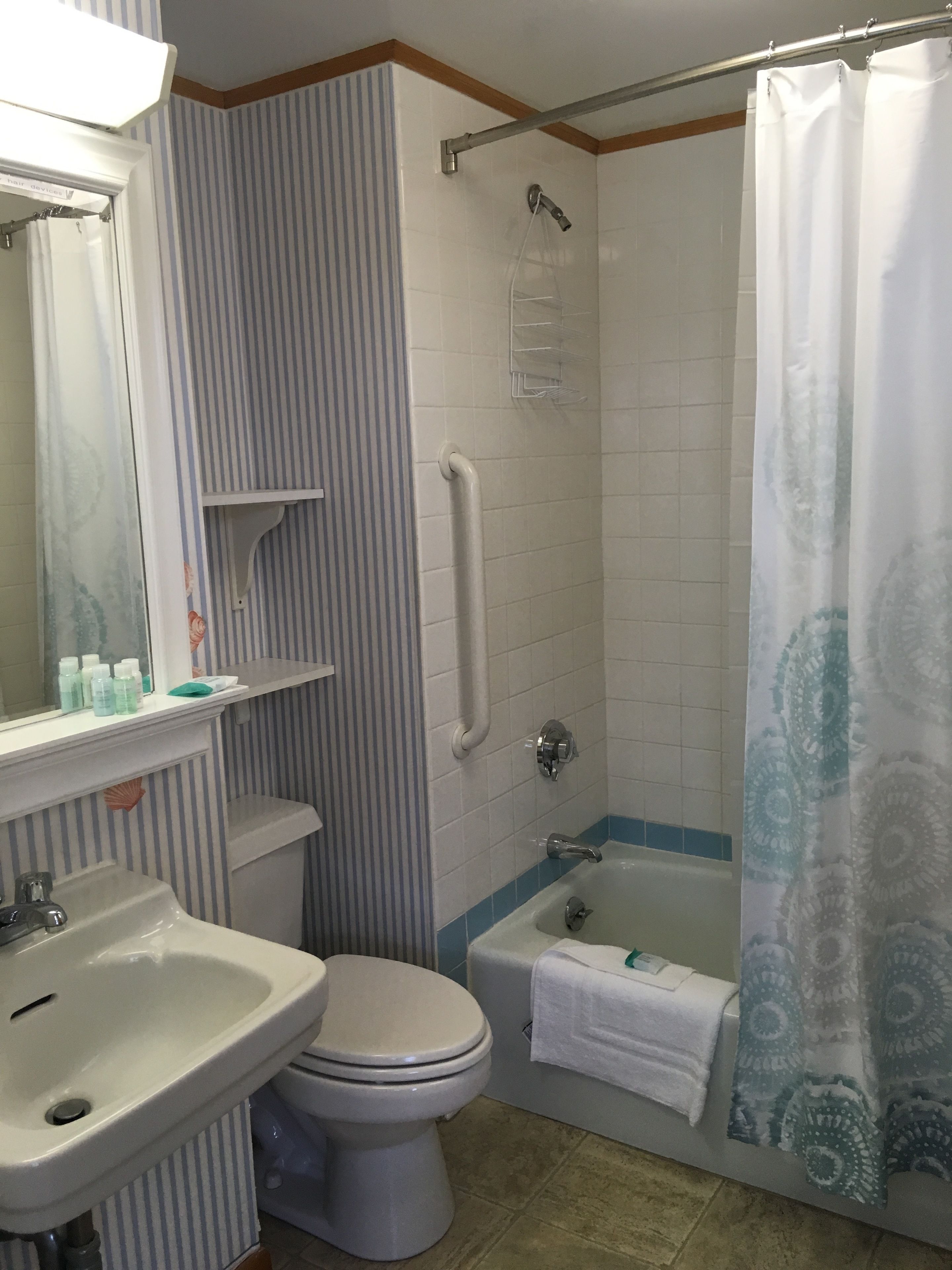 East Harbour Motel & Cottages — photo 13