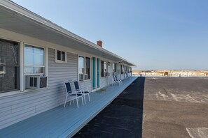 Exterior - East Harbour Motel and Cottages (North Truro)
