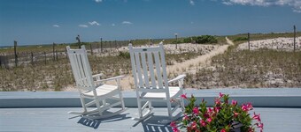 East Harbour Motel and Cottages