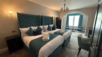 Signature Twin Room | 1 bedroom, iron/ironing board, bed sheets