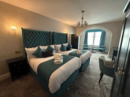 Signature Twin Room | Iron/ironing board, bed sheets