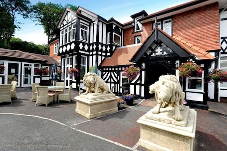 Front of property. Lyons Woodlands Hall Hotel