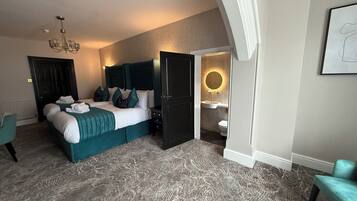 Signature Twin Room | 1 bedroom, iron/ironing board, bed sheets