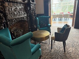 Breakfast, lunch, dinner served; Regional cuisine 