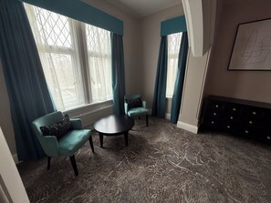 Signature Twin Room | Living area