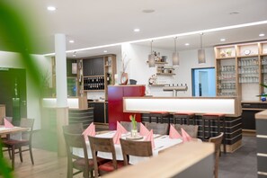 Frühstück, Mittagessen, Abendessen, regionale Küche 