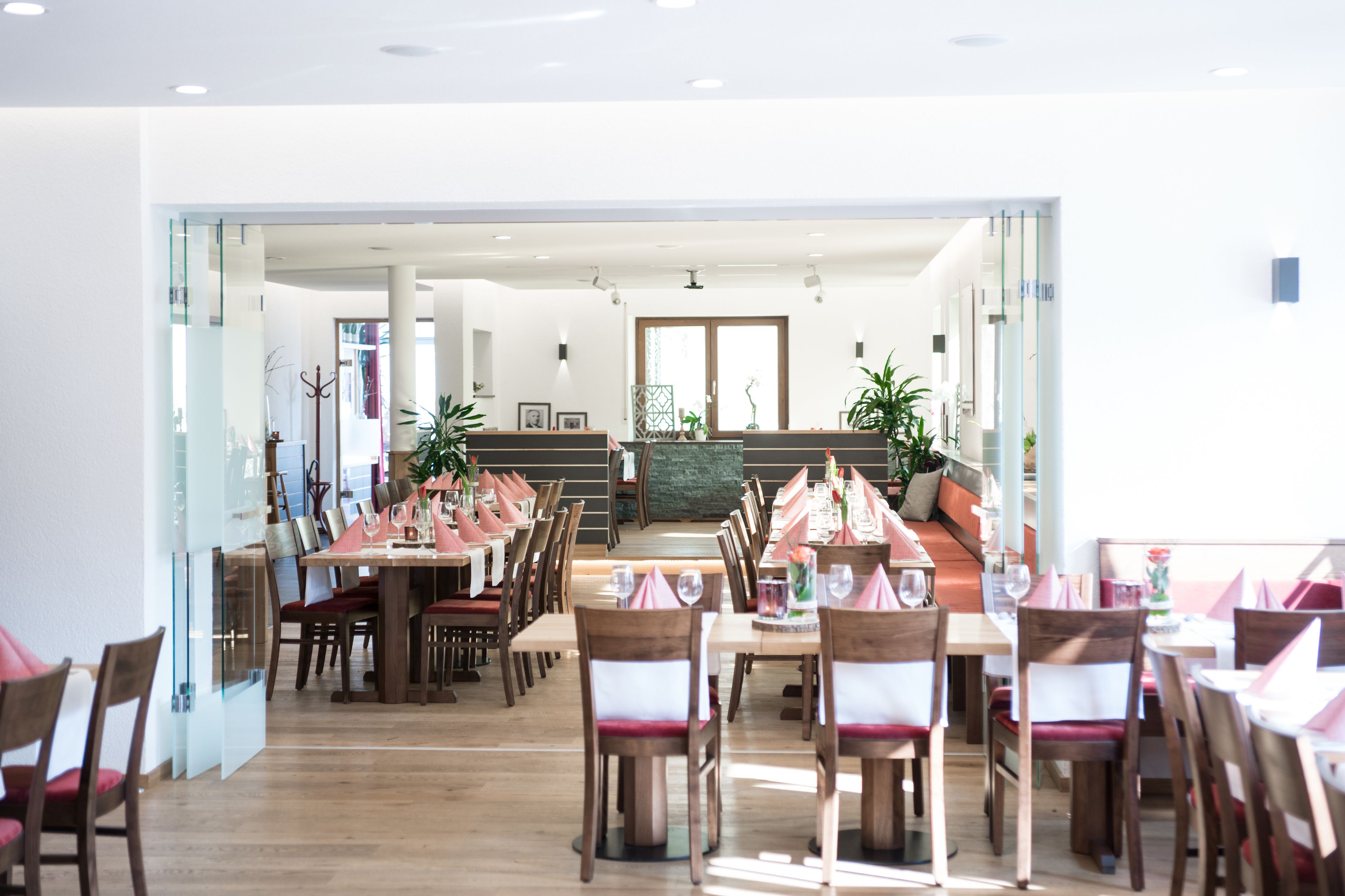 Breakfast, lunch, dinner served; Regional cuisine 