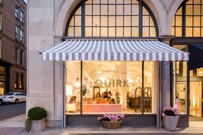 Front of property - evening/night - Quirk Hotel Richmond (Richmond)