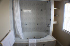 The Cottage (2 Bedroom House) | Bathroom