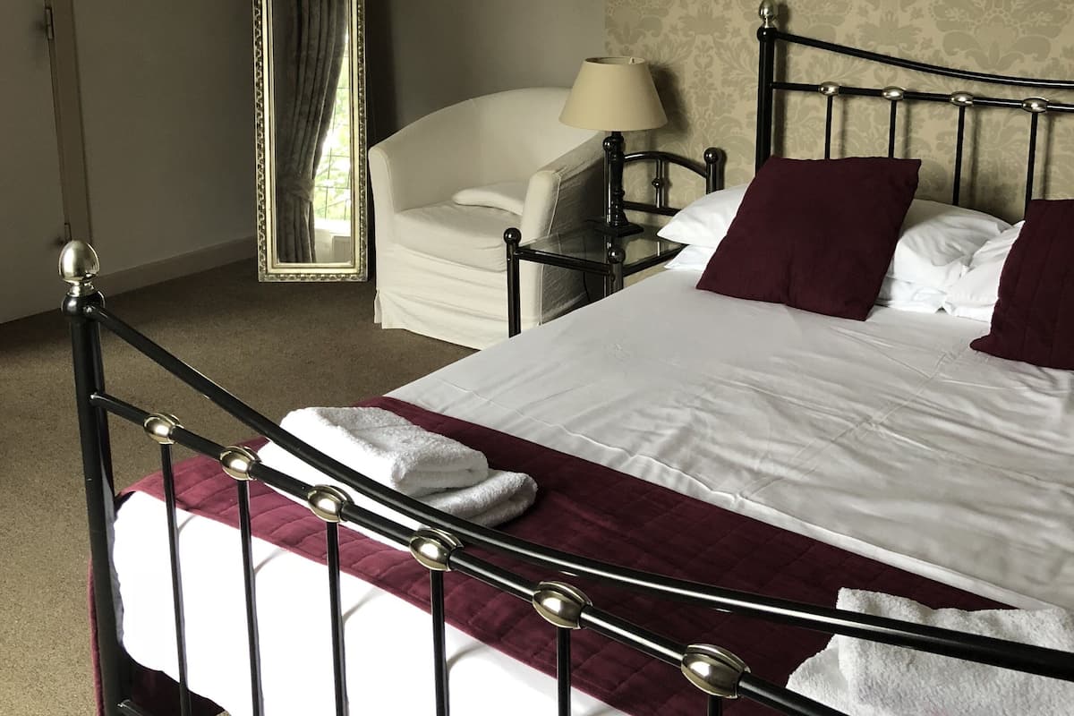 Traditional Double Room, Ensuite, River View (Room 2)