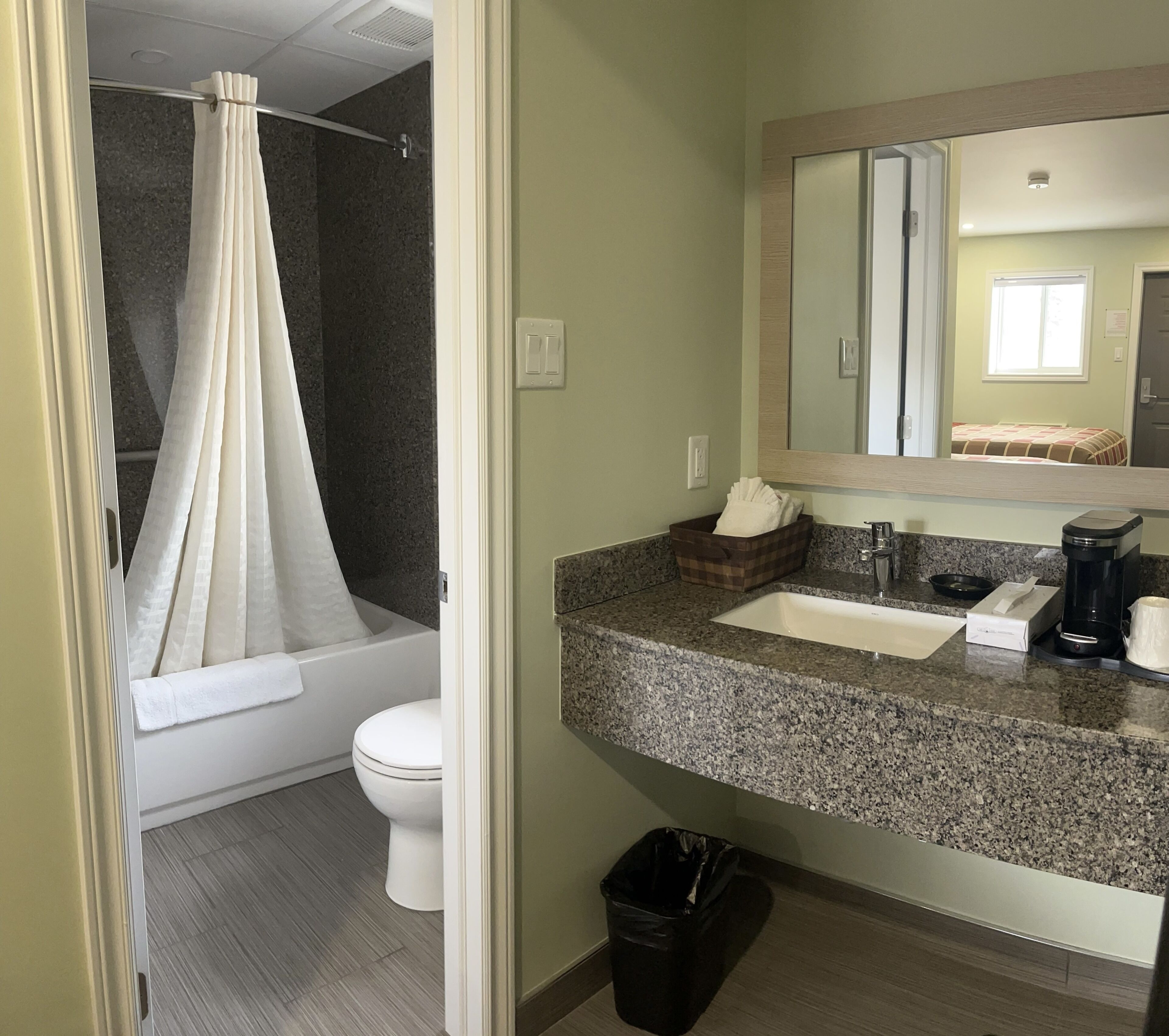 Zimmer, 1 Queen-Bett | Badezimmer