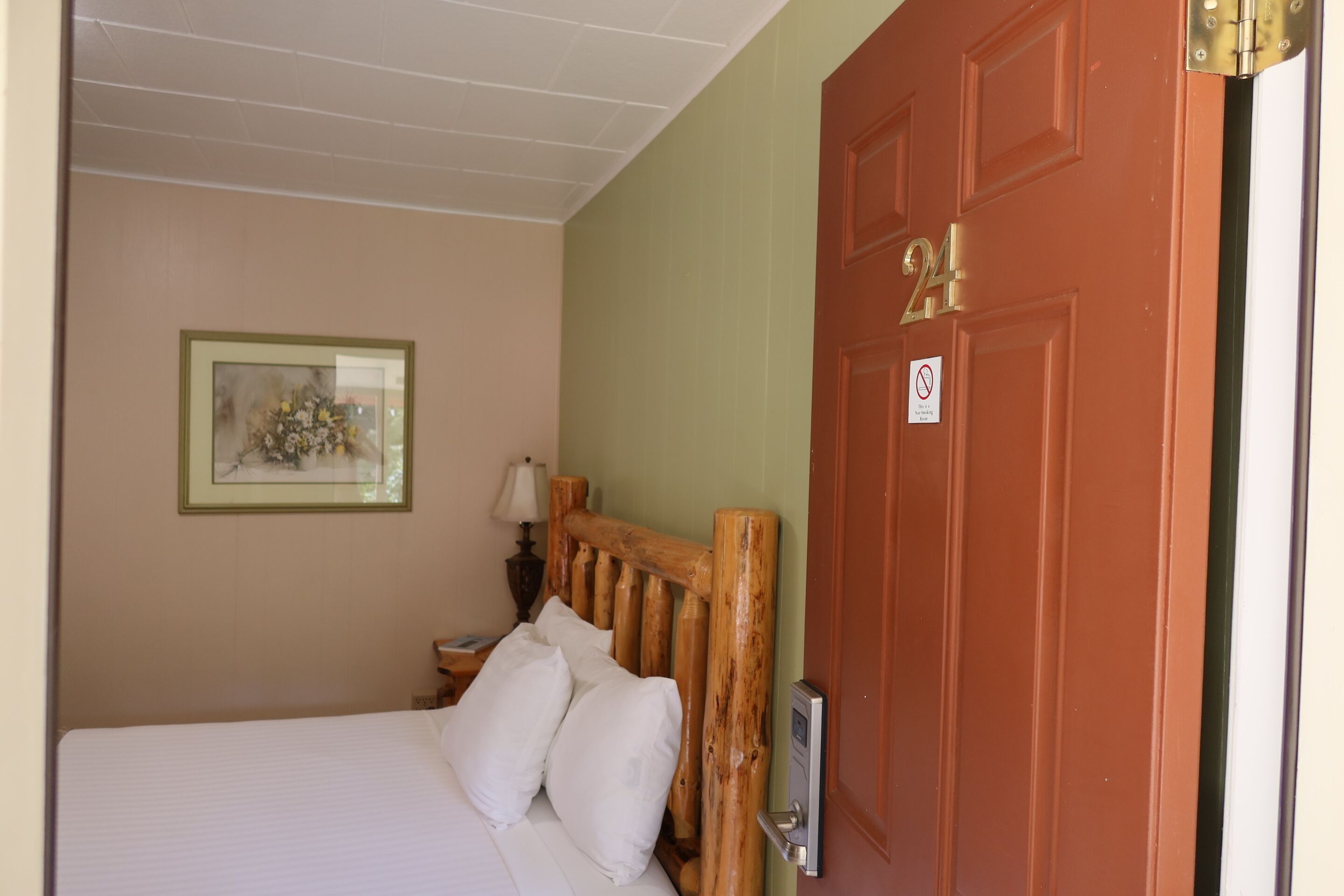 Standard Room #24 - 1 Queen Bed, Private Bathroom, Second Floor, No Pets Allowed | 其他