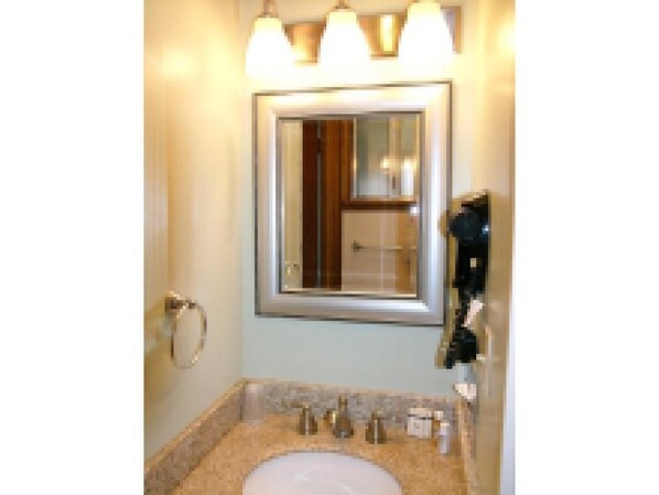 Chambre Double Standard, salle de bains attenante (Unit 16) | Salle de bain | Articles de toilette gratuits, sèche-cheveux, serviettes fournies