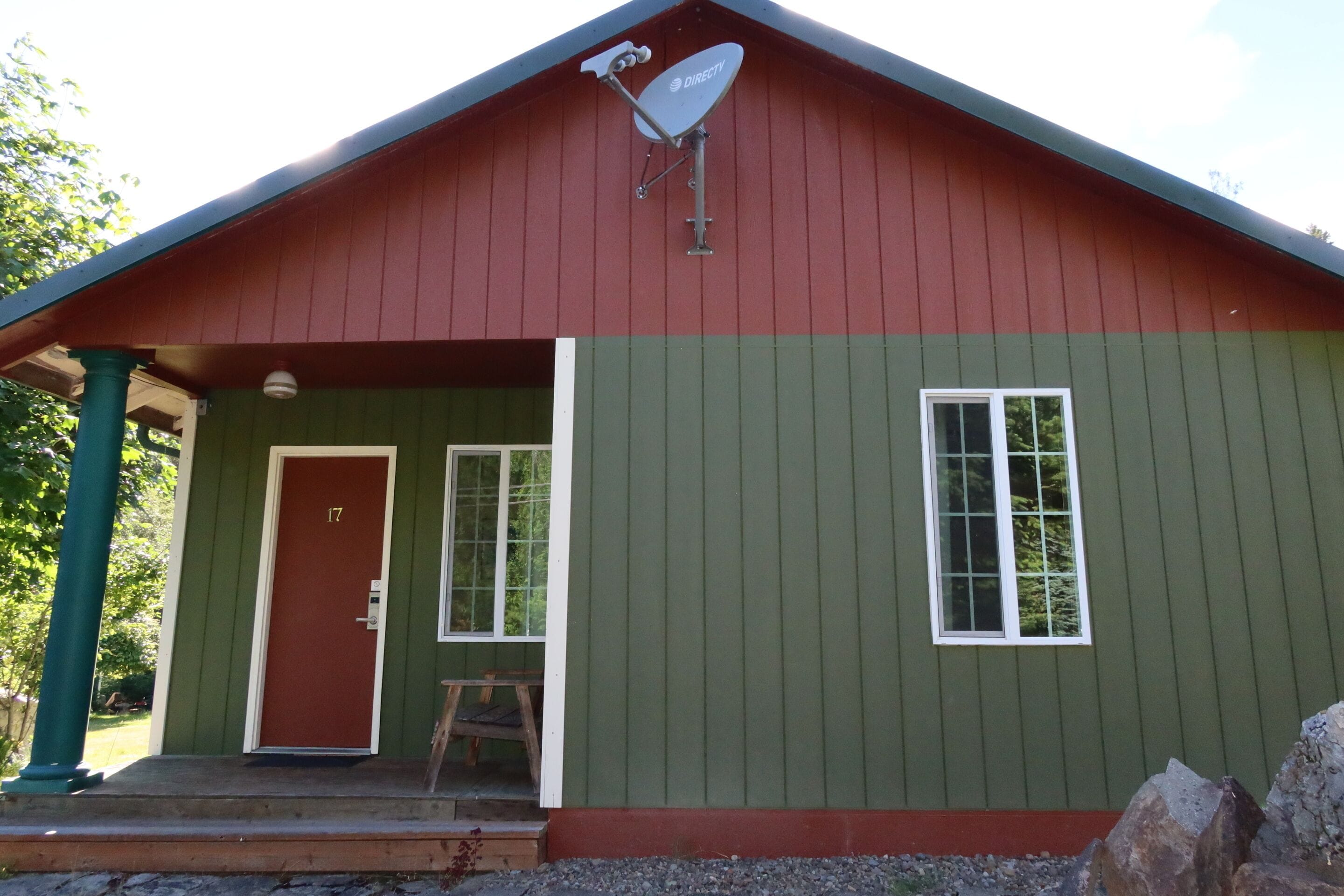 Deluxe One-Bedroom Room #17 - 2 Queen Beds, 1 Sofa Bed, No Pets Allowed. | Exterior