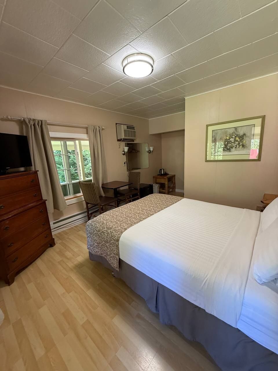 Standard Room #24 - 1 Queen Bed, Private Bathroom, Second Floor, No Pets Allowed | Exterior